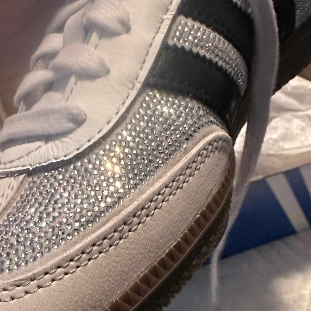 Adidas women’s rhinestone Sambas! - Picture 3 of 6